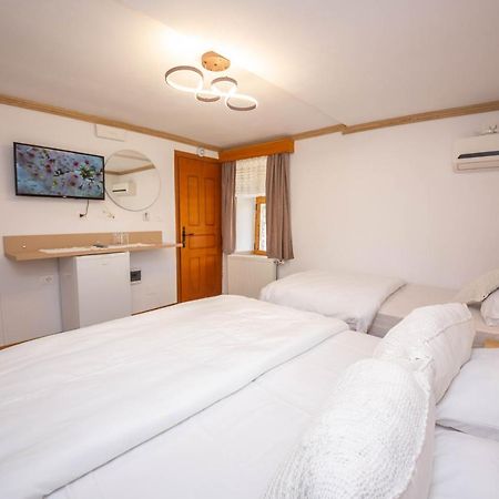 Bed And Breakfast Kotoni Gjirokastër 외부 사진