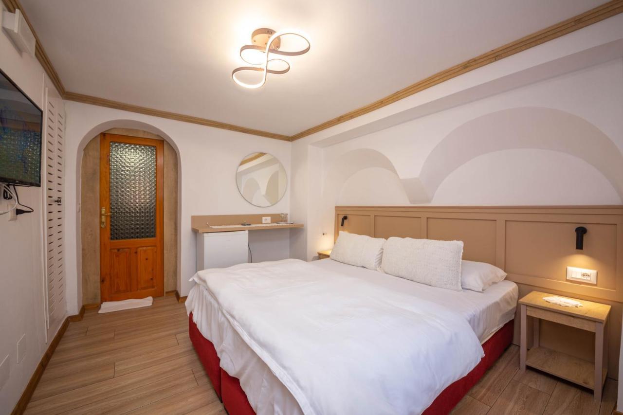 Bed And Breakfast Kotoni Gjirokastër 외부 사진