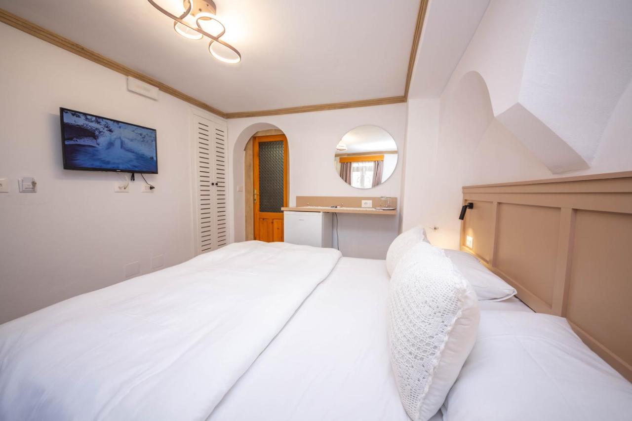 Bed And Breakfast Kotoni Gjirokastër 외부 사진