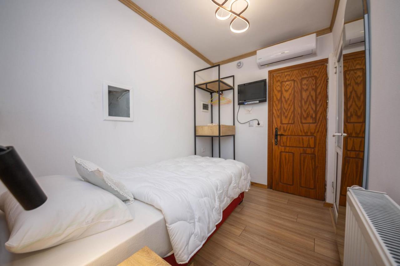 Bed And Breakfast Kotoni Gjirokastër 외부 사진