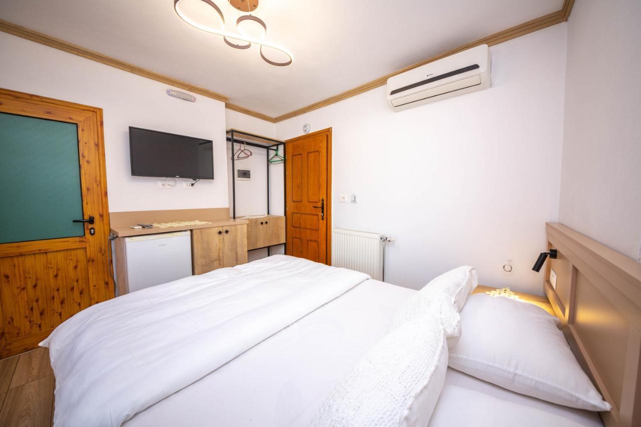 Bed And Breakfast Kotoni Gjirokastër 외부 사진